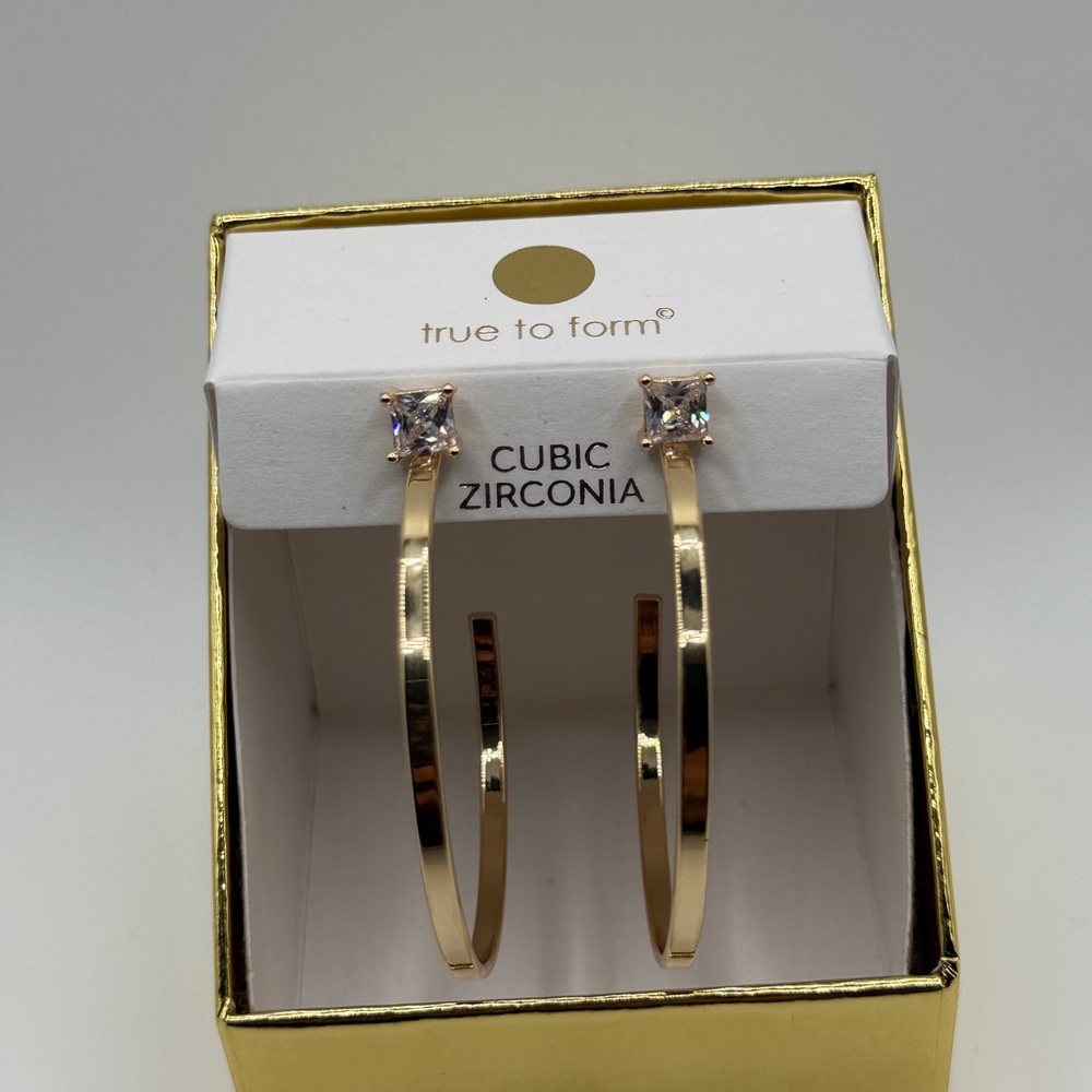 Gold Minimalist Hoop Earrings Elegant Design - Picture 5 of 5